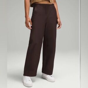 Lululemon | Utilitech Relaxed Mid-Rise
Trouser 7/8 Length | Espresso | Size 14